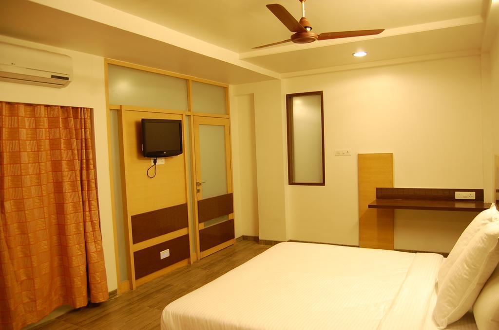 Hotel Bhagyalaxmi Shirdi Eksteriør bilde